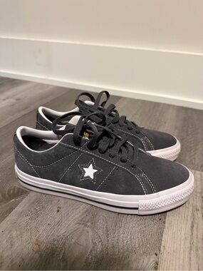 Converse One Star Low Top Sneakers in Dark Matter W6 Like New w/Box